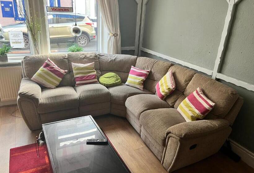 اتاق استاندارد با سرویس بهداشتی مشترک, Kirkstead Guesthouse, Pet Friendly Rooms Available, Everyone Welcome