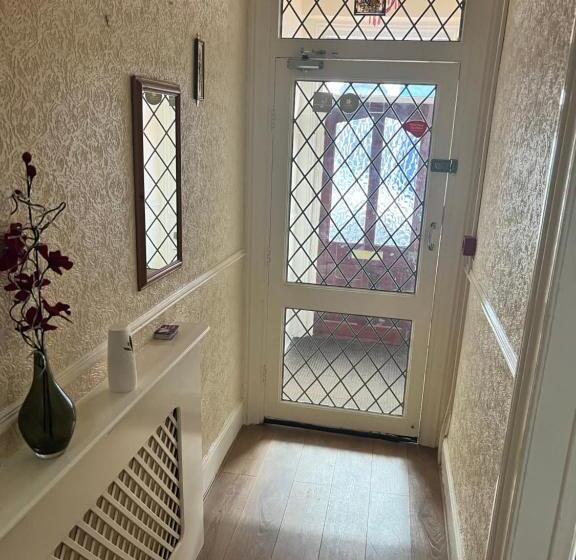 اتاق استاندارد با سرویس بهداشتی مشترک, Kirkstead Guesthouse, Pet Friendly Rooms Available, Everyone Welcome
