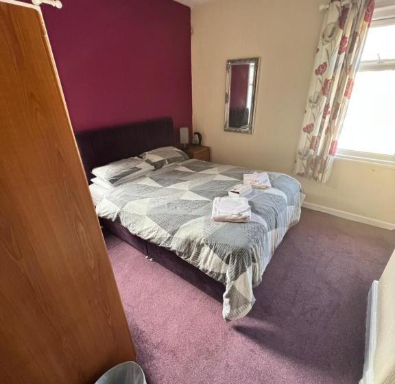 اتاق استاندارد با سرویس بهداشتی مشترک, Kirkstead Guesthouse, Pet Friendly Rooms Available, Everyone Welcome