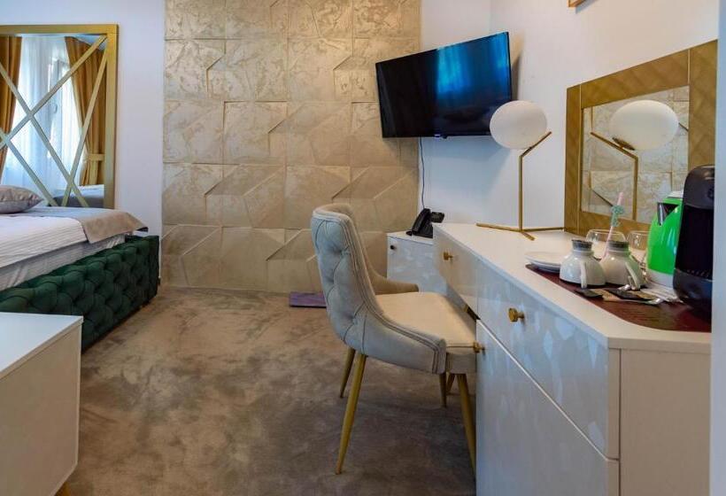 استودیو خانوادگی, Ideal Deluxe