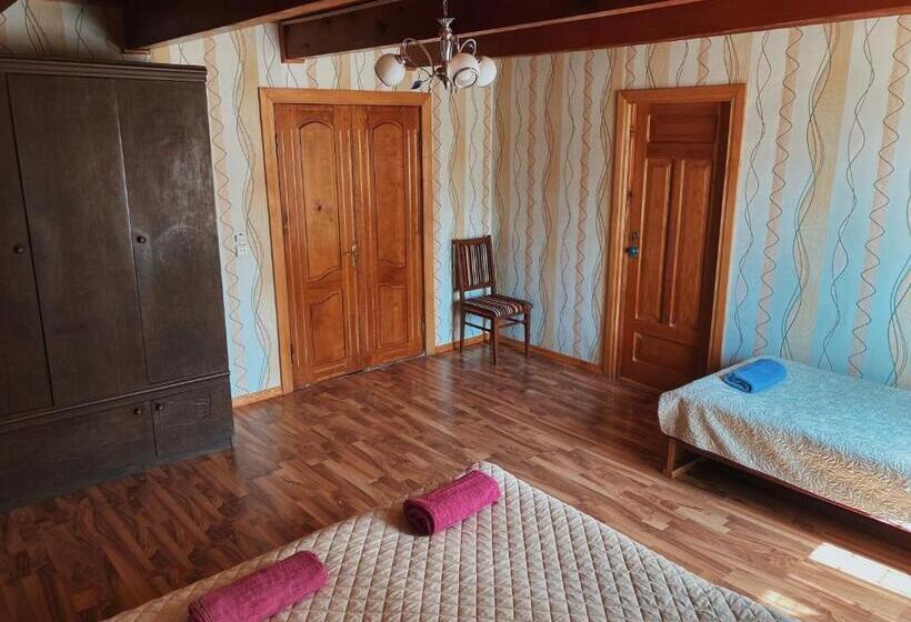 اتاق استاندارد سه نفره, Matua Guest House