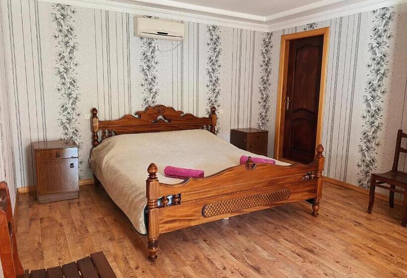 اتاق راحتی سه تخته, Matua Guest House