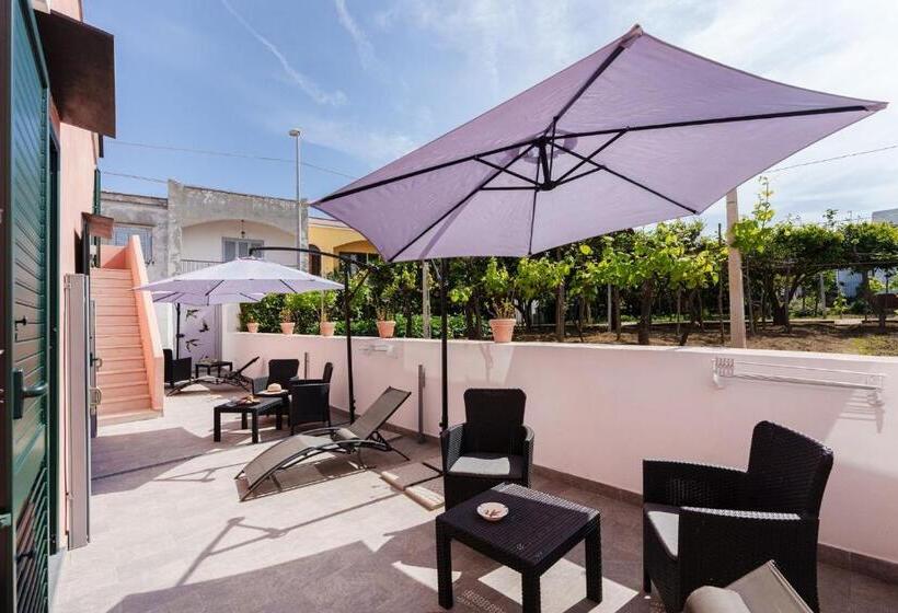 اتاق استاندارد با چشم‌انداز باغ, Le Rondinelle Rooms