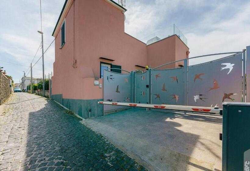 اتاق سه نفره سوپریور با چشم‌انداز دریا, Le Rondinelle Rooms