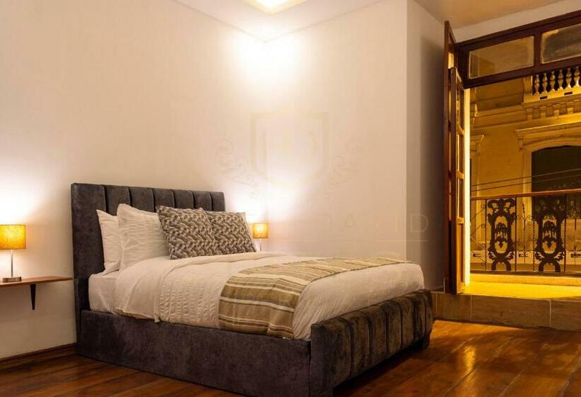 سوییت جونیور با بالکن, Suites Experience By Hotel David