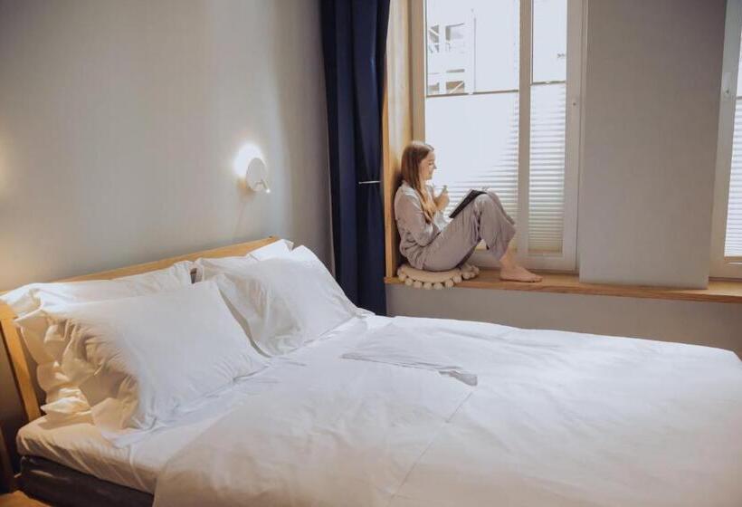 اتاق لوکس, The Layhead B&b