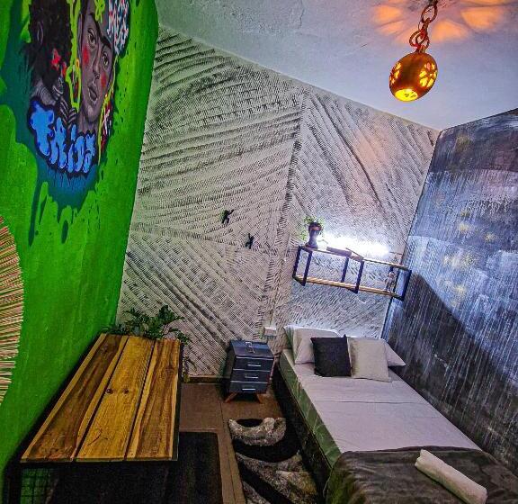 اتاق استاندارد, Urban Hostal Bar