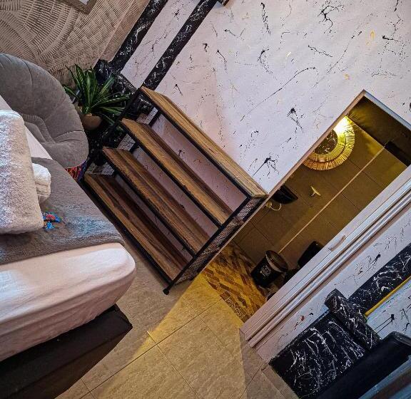 اتاق استاندارد سه نفره, Urban Hostal Bar