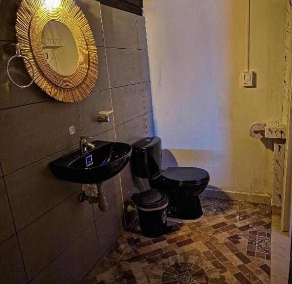 اتاق استاندارد سه نفره, Urban Hostal Bar