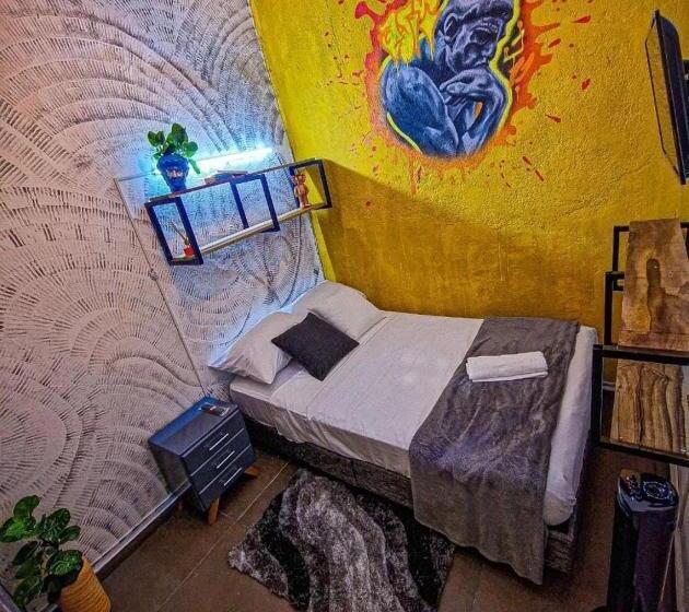 اتاق استاندارد یک نفره, Urban Hostal Bar