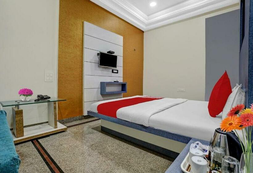 اتاق کلاسیک سه تخته, Flagship Hotel Chhaya