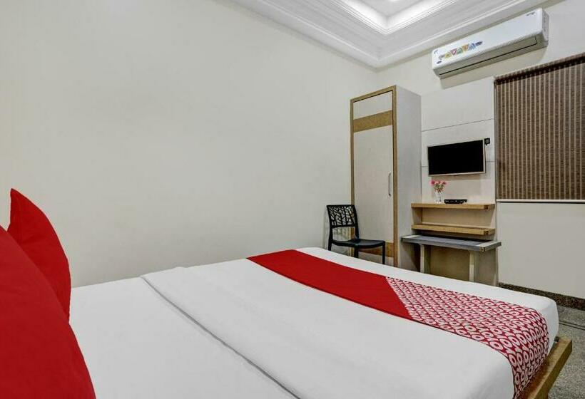 اتاق کلاسیک سه تخته, Flagship Hotel Chhaya