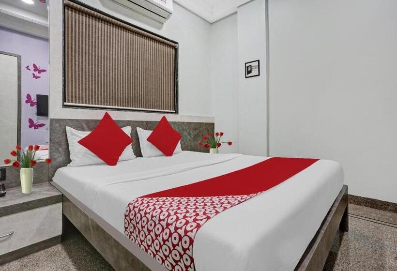 اتاق کلاسیک سه تخته, Flagship Hotel Chhaya
