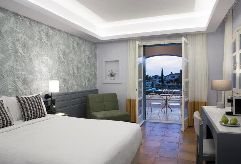 خانه یا کلبه ی ییلاقی با نمای استخر, Eretria Hotel & Spa Resort