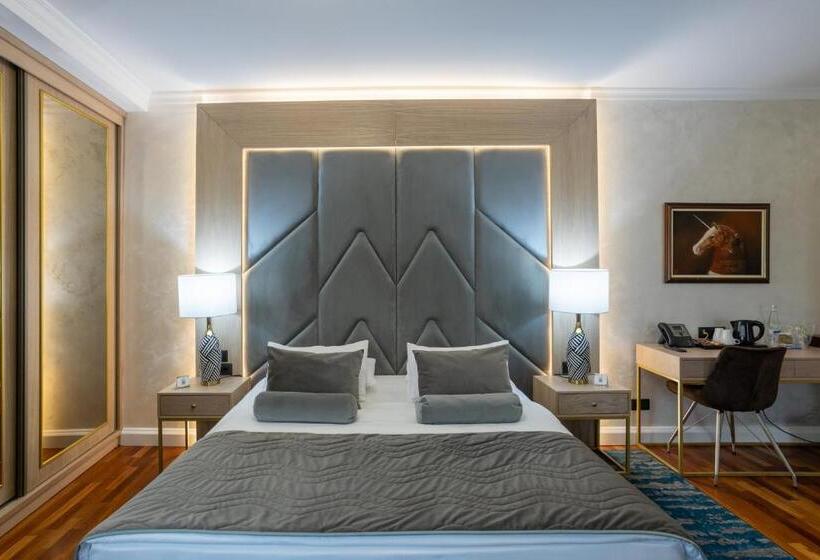 سوییت, A Hoteli   Hotel Izvor
