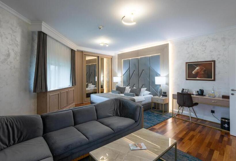 سوییت, A Hoteli   Hotel Izvor