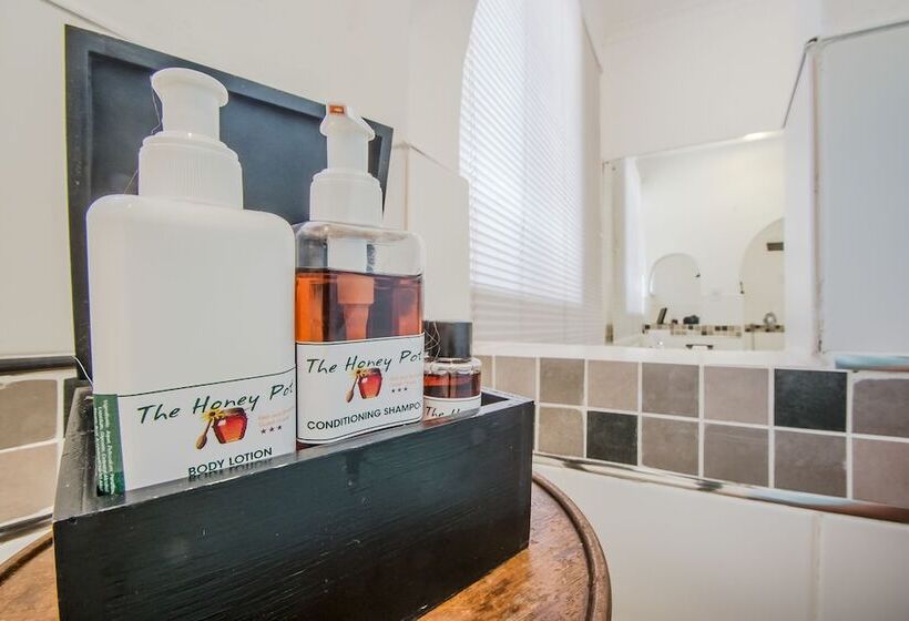 اتاق استاندارد, Honeypot Guest House