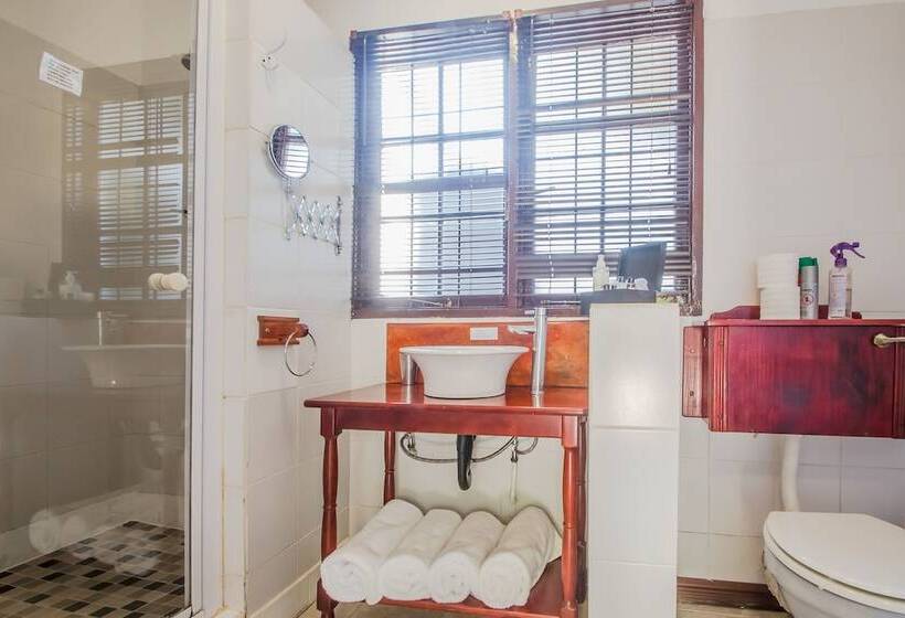 اتاق استاندارد, Honeypot Guest House