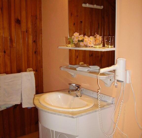 اتاق استاندارد سه نفره, Hôtel La Vallée