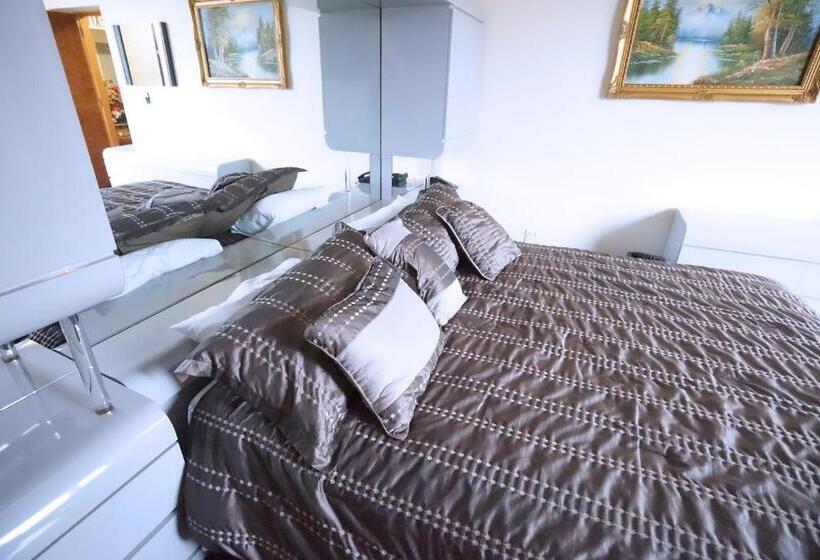اتاق استاندارد با تخت بزرگ, Paris Suites