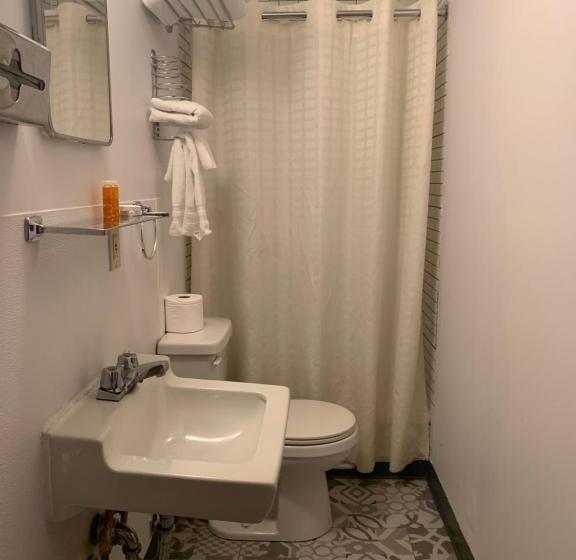 اتاق استاندارد یک نفره, Marina Motel