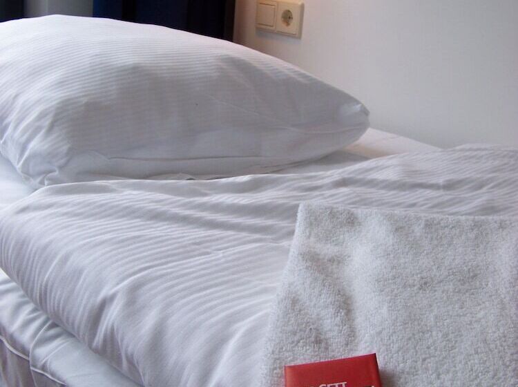 اتاق استاندارد چهار تخته, Bud Gett Hostels