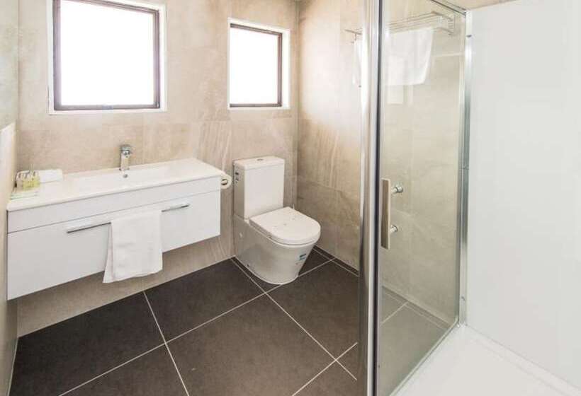 استودیوی سوپریور, Burwood Motel