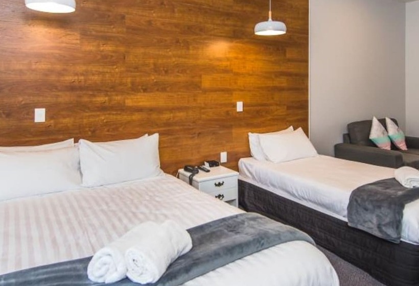 استودیوی سوپریور, Burwood Motel
