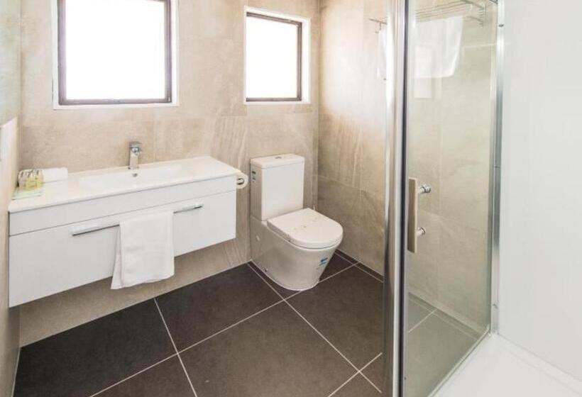 استودیوی سوپریور, Burwood Motel