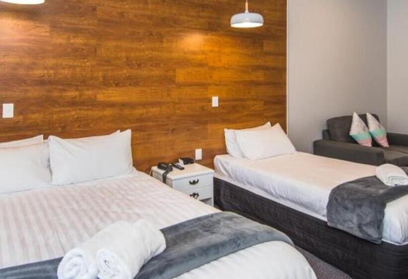 استودیوی سوپریور, Burwood Motel