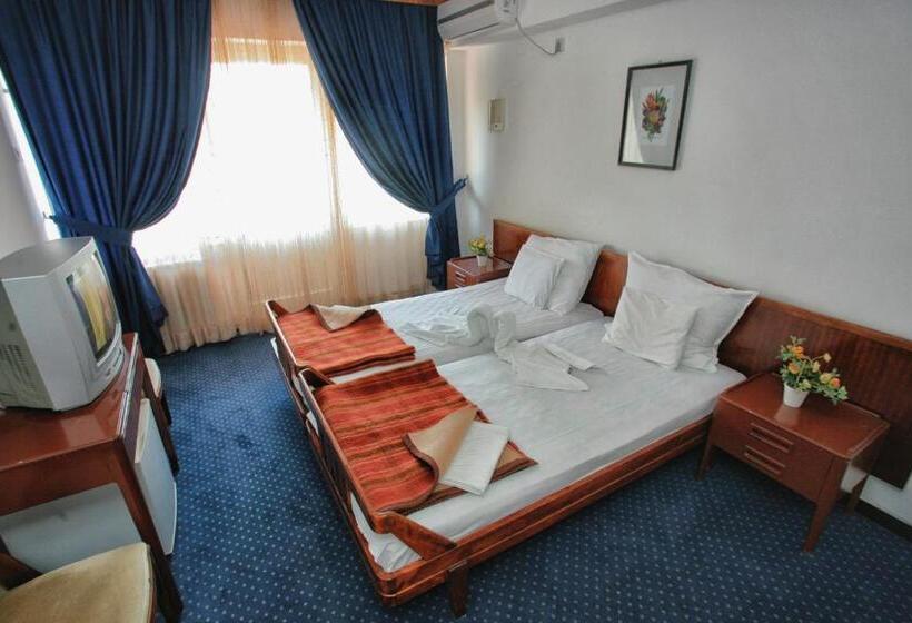 اتاق استاندارد با بالکن و چشم‌انداز دریا, Corpus B   Hotel Albatros