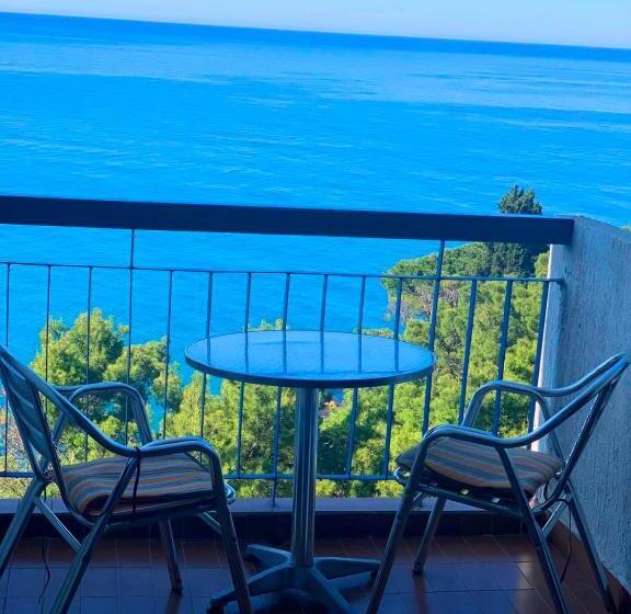 اتاق استاندارد با بالکن و چشم‌انداز دریا, Corpus B   Hotel Albatros