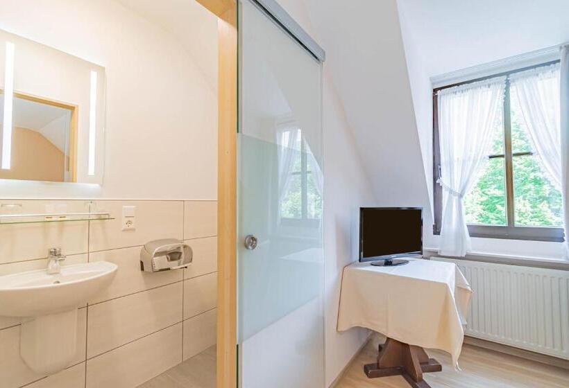 Standard Triple Room, Le Postillon