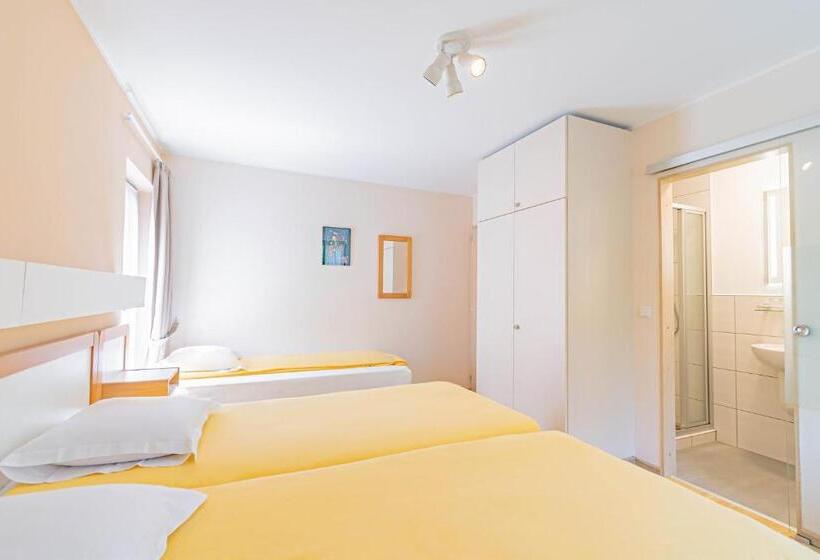 Standard Triple Room, Le Postillon