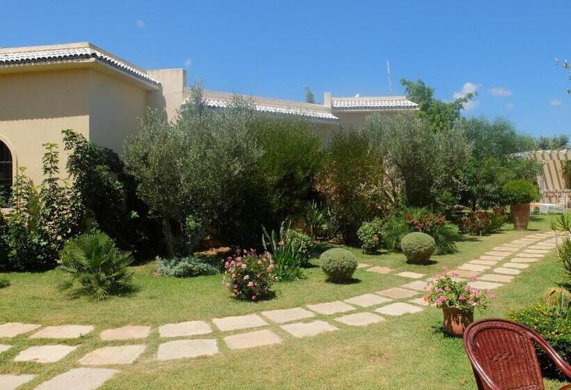 سوئیت سینیور, Les Cyprès