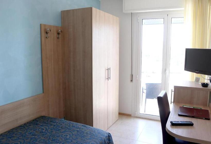 اتاق استاندارد یک نفره با چشم‌انداز دریا, Levante Bellaria