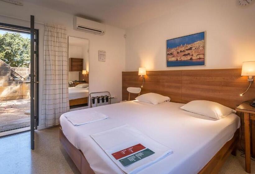استودیوی استاندارد, Mellieha Holiday Centre