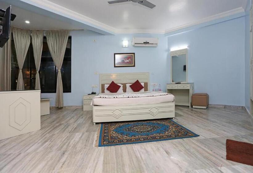 اتاق اساندارد با چشم‌انداز جانبی به دریا, Niladri