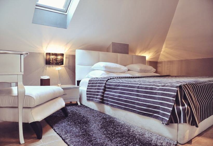 1 Bedroom Penthouse Apartment, Per Astra