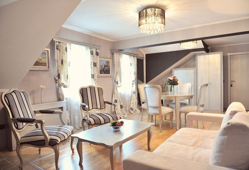 1 Bedroom Penthouse Apartment, Per Astra