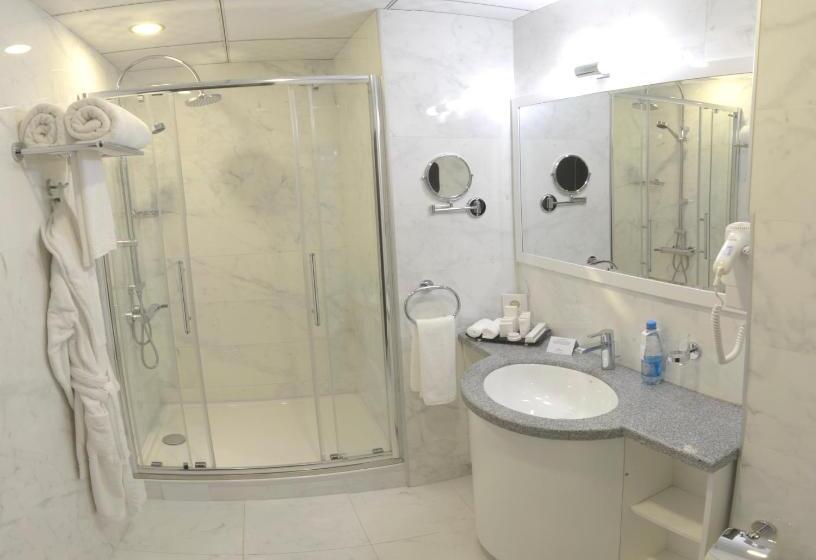 اتاق لوکس با تخت بزرگ, Ramada By Wyndham Bishkek Centre