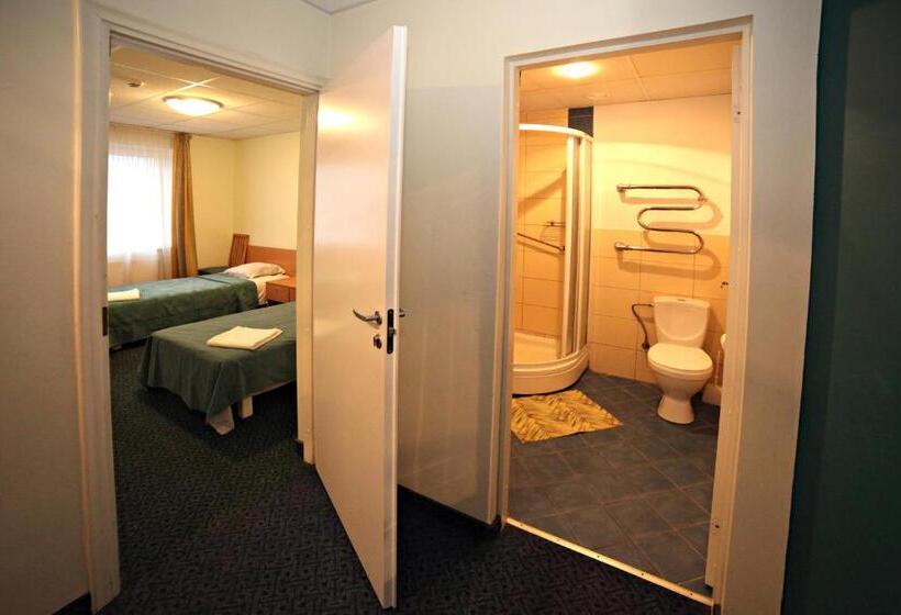 Standard Quadruple Room, Zemgale