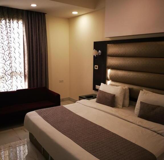 اتاق لوکس با تخت بزرگ, Pk Residency