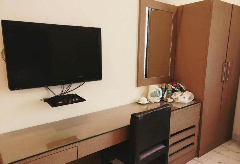 اتاق لوکس با تخت بزرگ, Pk Residency