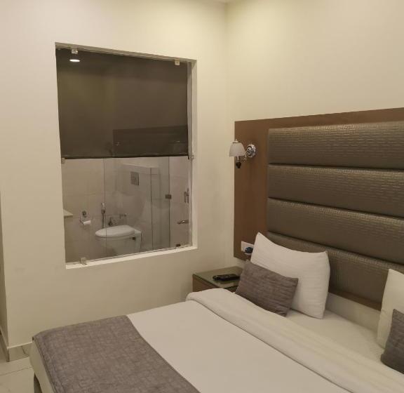 اتاق لوکس با تخت بزرگ, Pk Residency