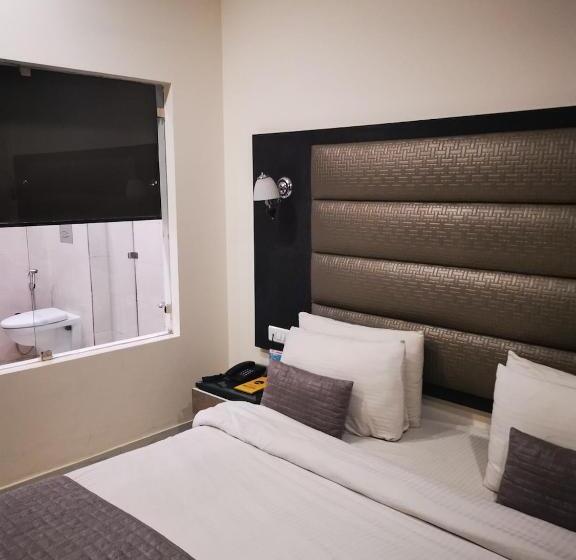 اتاق لوکس با تخت بزرگ, Pk Residency
