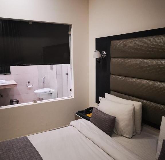 اتاق لوکس با تخت بزرگ, Pk Residency