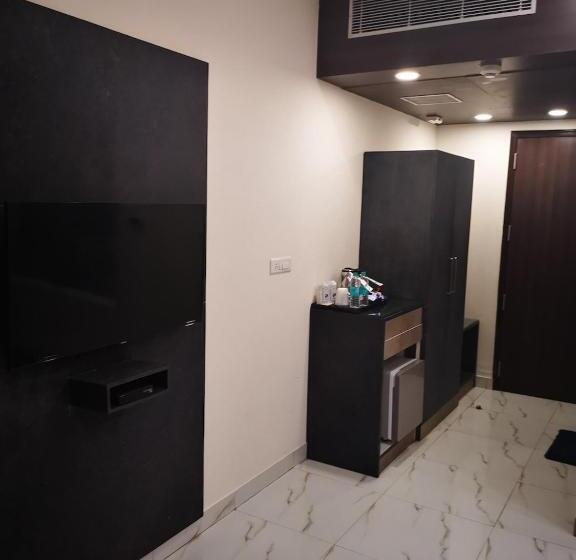 اتاق لوکس با تخت بزرگ, Pk Residency