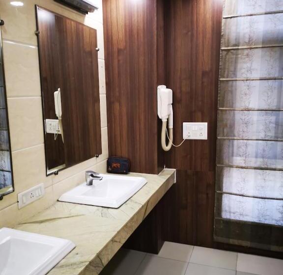 اتاق استاندارد یک تخته با بالکن, Pk Residency