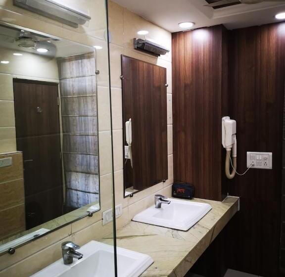 اتاق استاندارد یک تخته با بالکن, Pk Residency